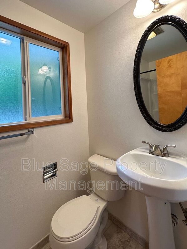 Building Photo - 152 Sea View Dr