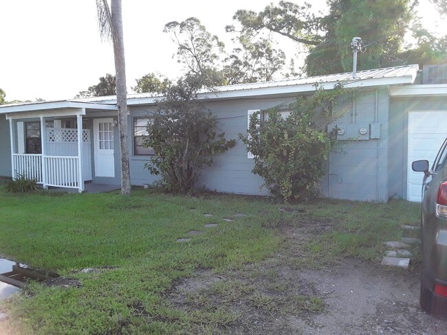 Building Photo - Great location two bedroom one bath with a...