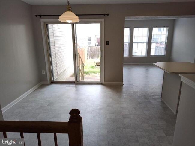 Building Photo - 5032 Finsbury Rd