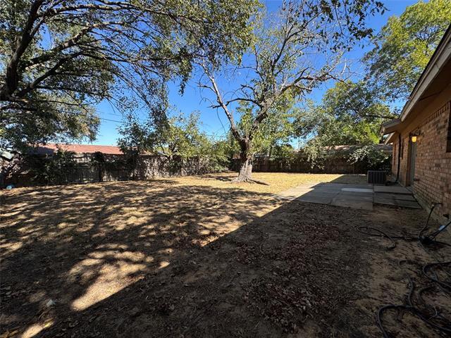 Building Photo - 302 Bowles Ct