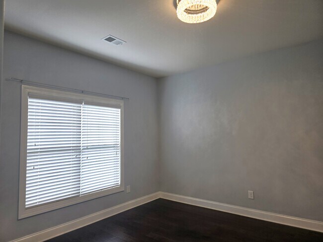 Building Photo - 8809 Crenshaw Dr