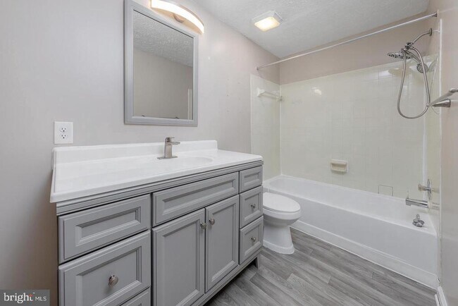 Building Photo - 2307 Greenwood Dr