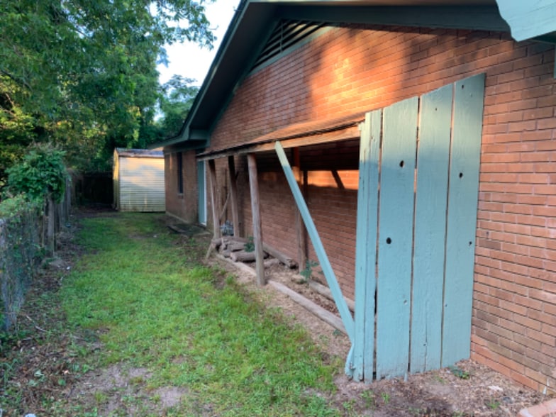 Building Photo - 707 Pine St