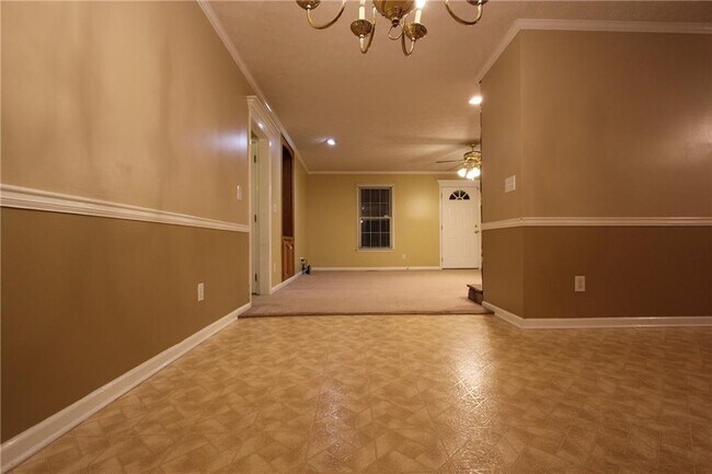 Building Photo - 818 Springlake Rd