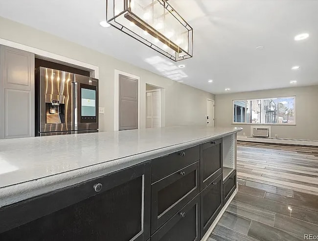 Building Photo - "Spacious 3-Bed, 2-Bath Condo Retreat in P...