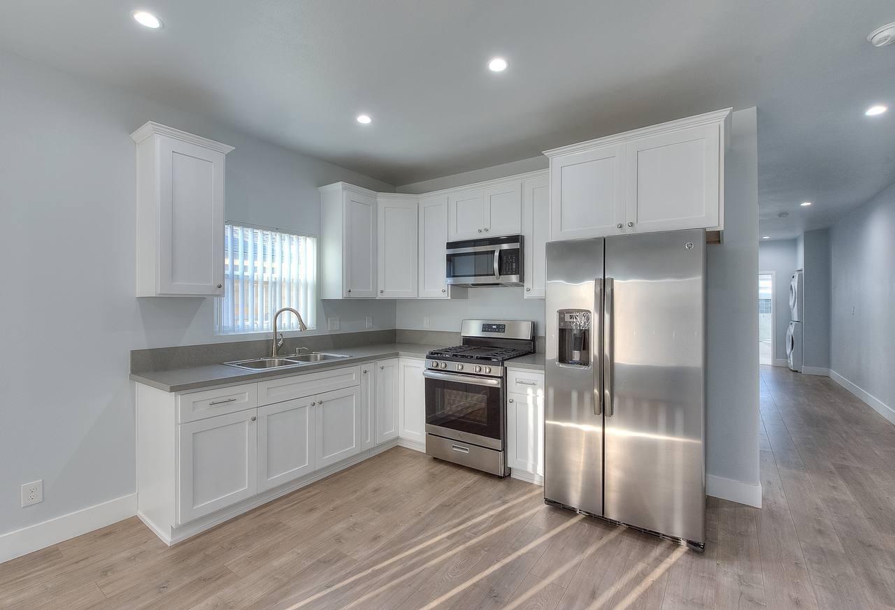 Building Photo - 4284 S Hobart Blvd