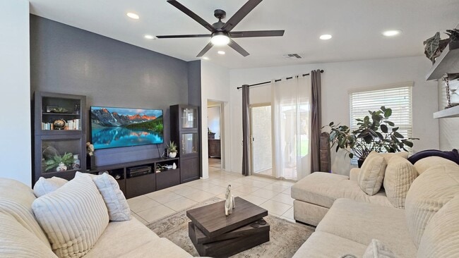 Building Photo - Beautifully updated home in Las Brisas Community of Goodyear!