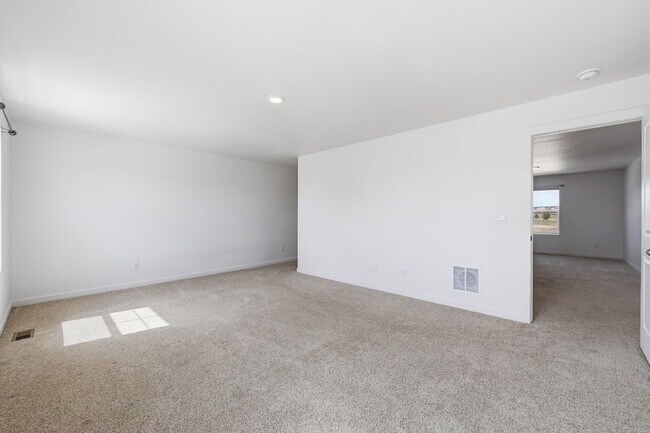 Building Photo - $2,695.95- 3 bed, 2.5 bath Home in Monument with Central AC and 2 Car Garage!