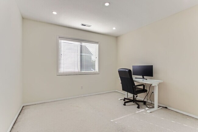 Building Photo - 16789 NW Stoller Dr