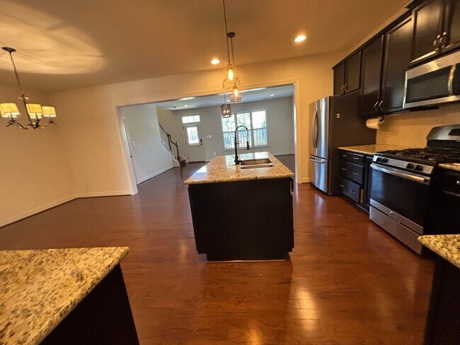 Building Photo - 4816 Village Walk