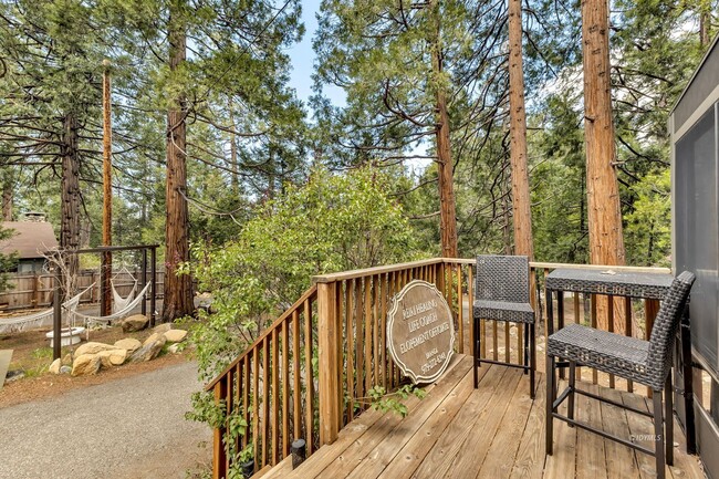 Building Photo - 3 bd 2 ba country cabin close to town