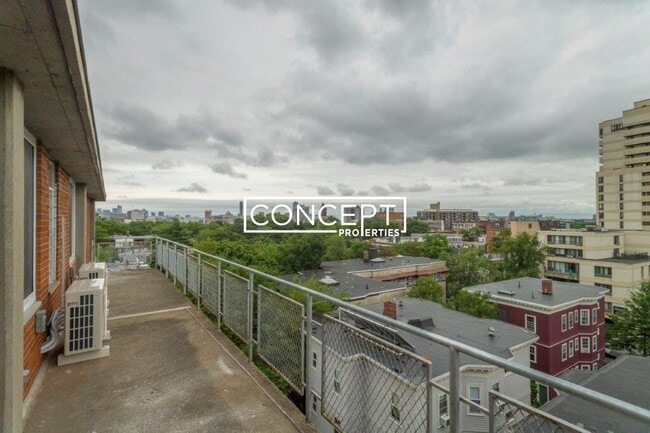 Building Photo - 334A Harvard St. Unit 7