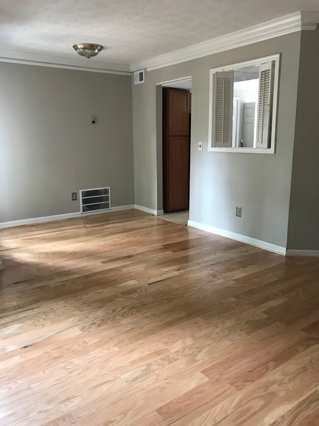 Open concept with hardwood floors downstairs. - 107 Swanton Hill Ct