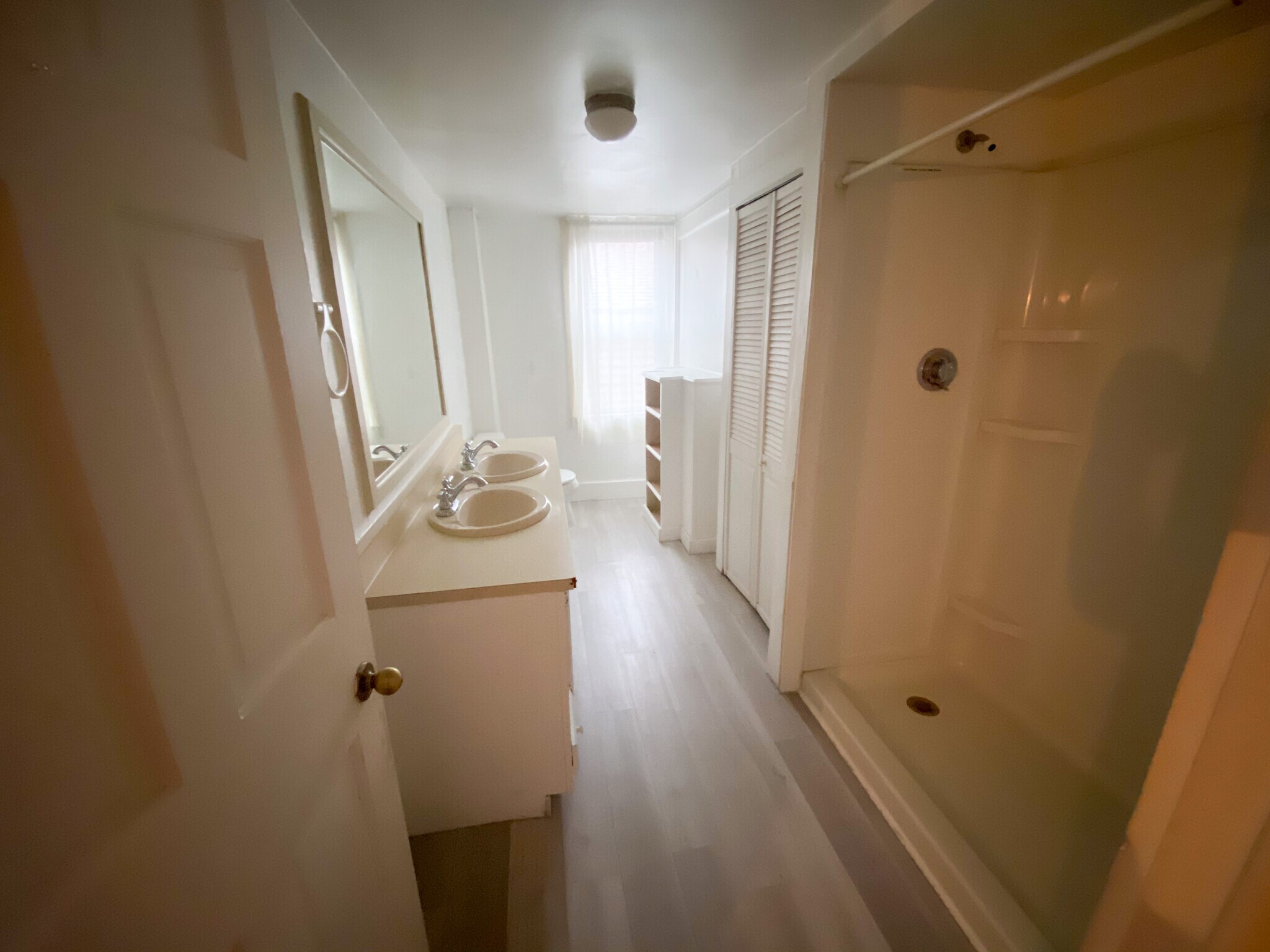 Bathroom - 28 Market St