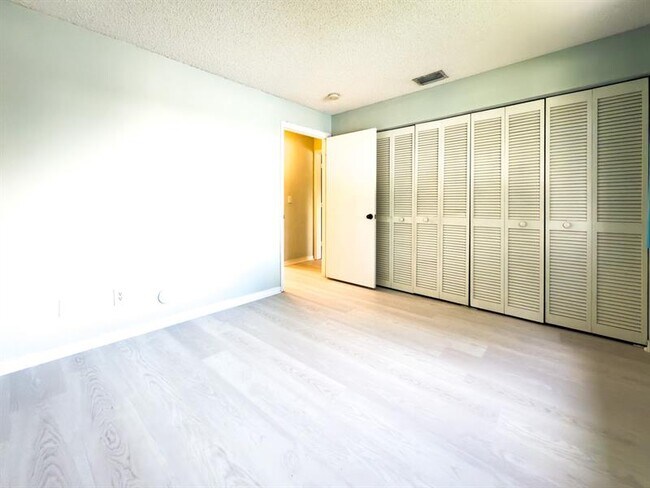 Building Photo - 1705 SW 110th Terrace