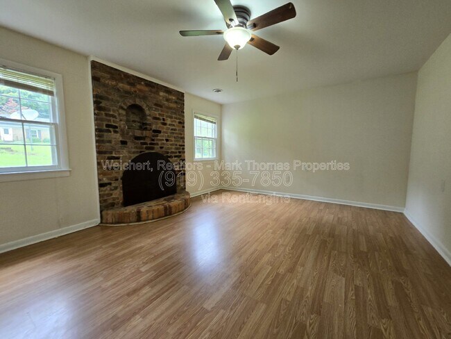 Building Photo - 119 Monterey Ln