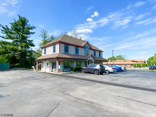 Building Photo - 15 Church St