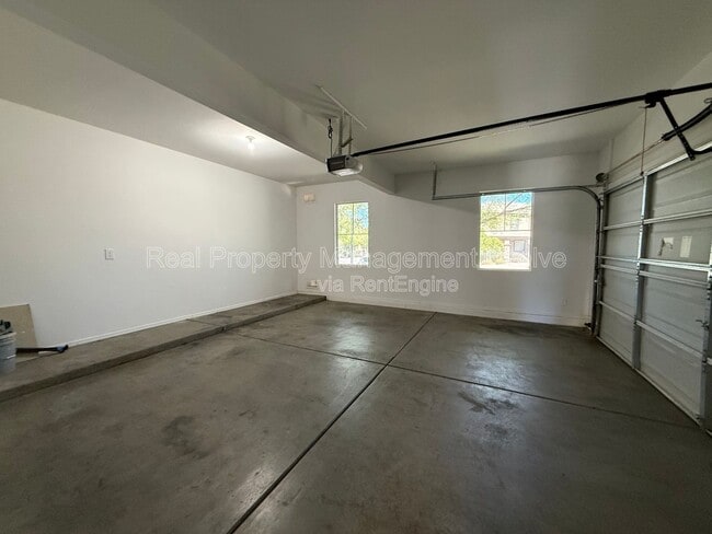 Building Photo - 7238 S 42nd Ln