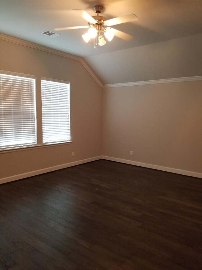 Building Photo - 5326 Larkin St