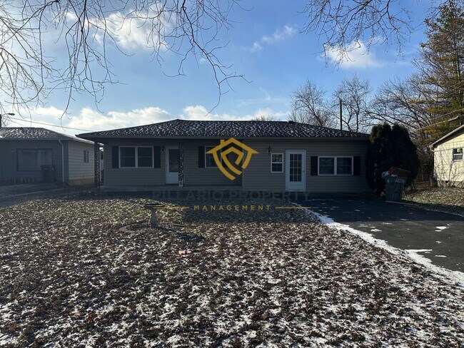 Building Photo - Spacious 4 Bedroom Home Featuring Open Layout & Hardwood Floors Available NOW!