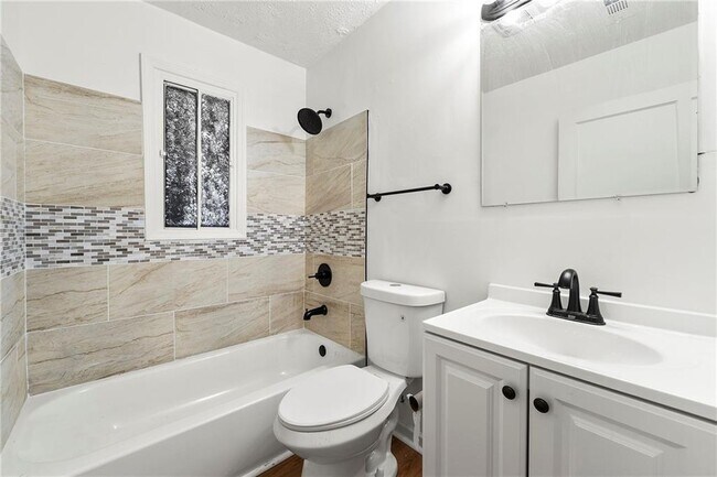 Building Photo - 5340 Lee Cir