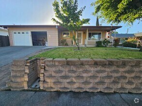 Building Photo - Four-Bedroom Fairfield Home!