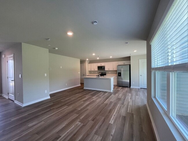 Building Photo - Beautiful 3 bed, 2 bath townhome $2200