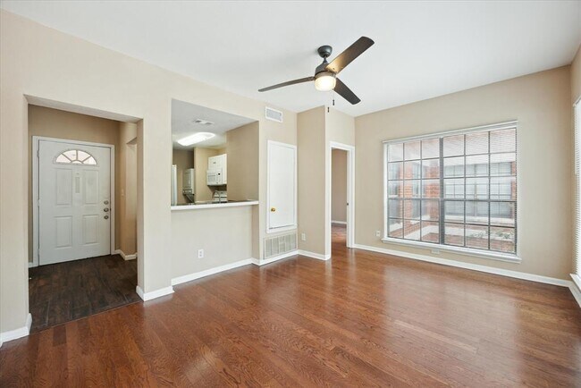 Building Photo - 712 W 21st St