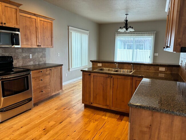Building Photo - 4526 N Kilee Ave