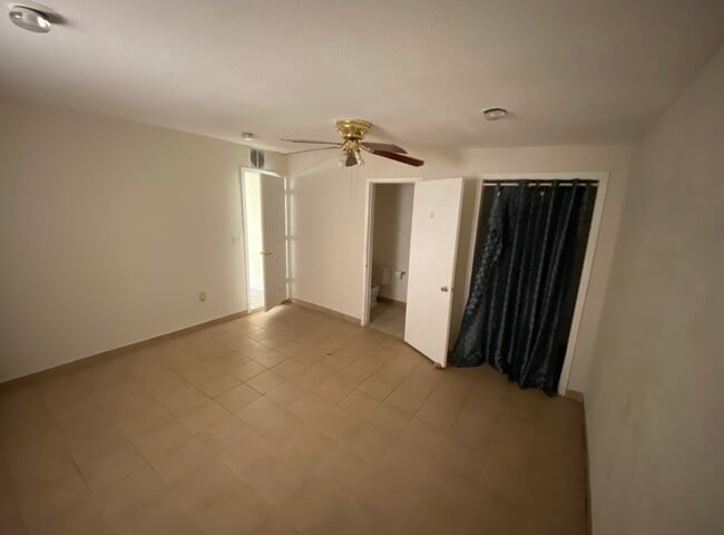 Building Photo - 106 E Vaughn Ave