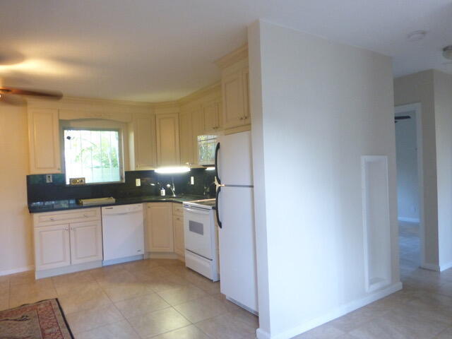 Building Photo - 831 Biscayne Dr