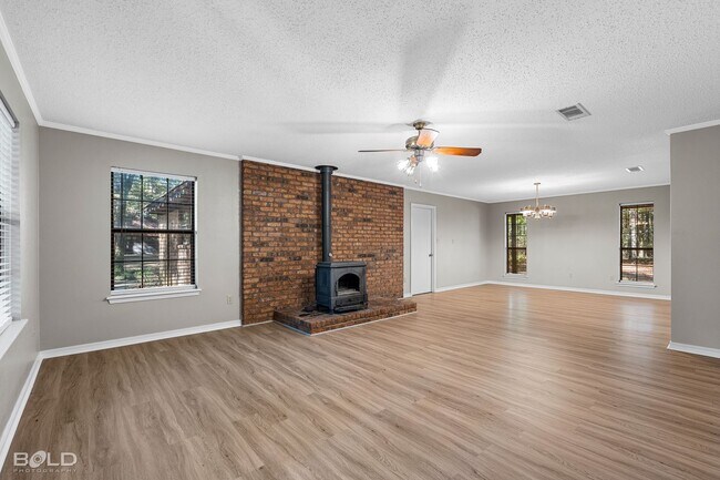 Building Photo - Home For Rent in Benton!