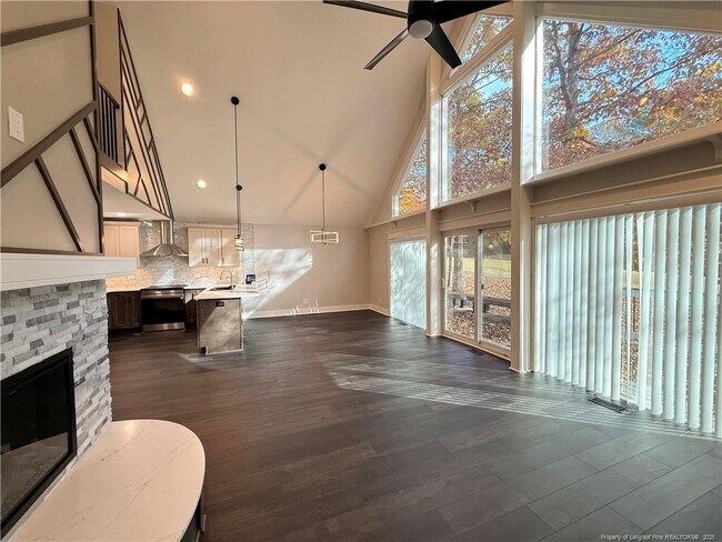 Building Photo - 1610 N Stonegate Dr