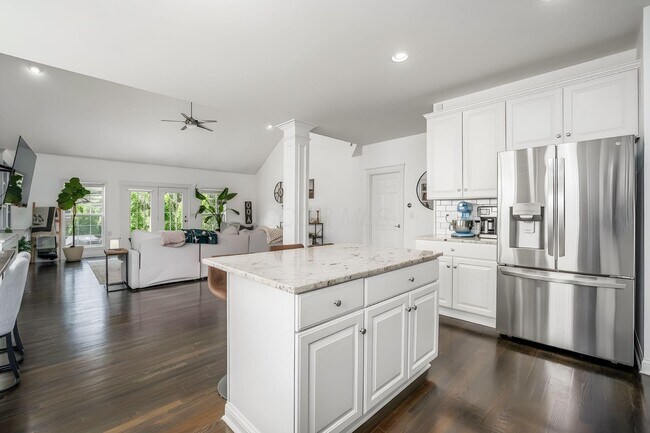 Building Photo - 7179 Fernridge Dr