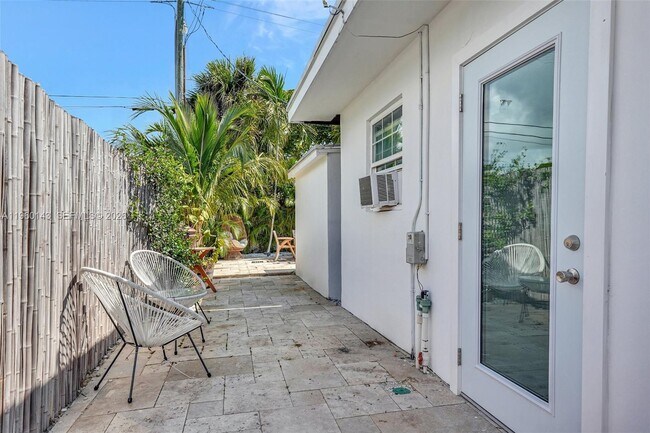 Building Photo - 701 NE 8th St