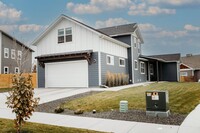 Building Photo - A Charming Home in Bozeman