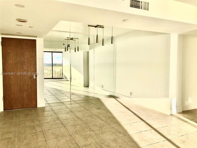 Building Photo - 1000 W Island Blvd