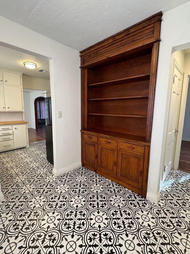 Building Photo - 506 NW Fort Sill Blvd