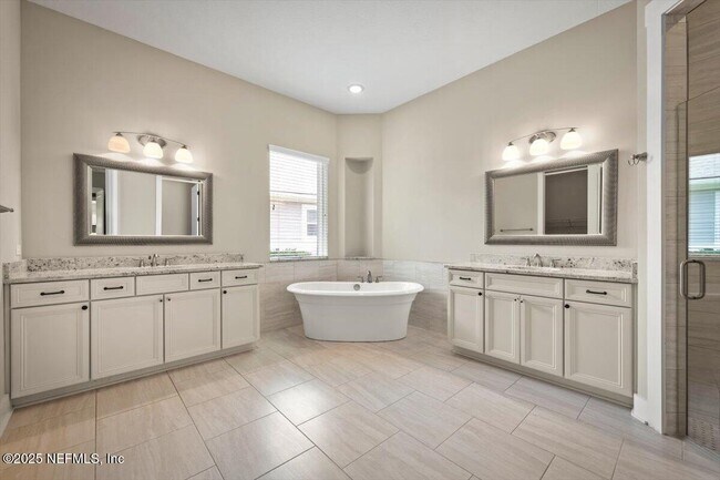 Building Photo - 305 Seahill Dr
