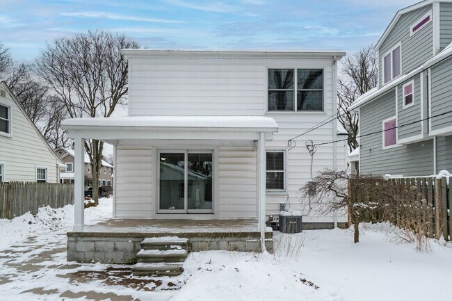 Building Photo - 537 Bird Ave