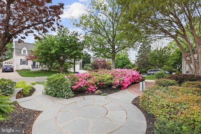 Building Photo - 4817 Chevy Chase Blvd