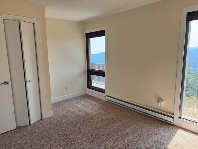 Building Photo - 2 Bedroom Mountain Home with Loft and Spec...