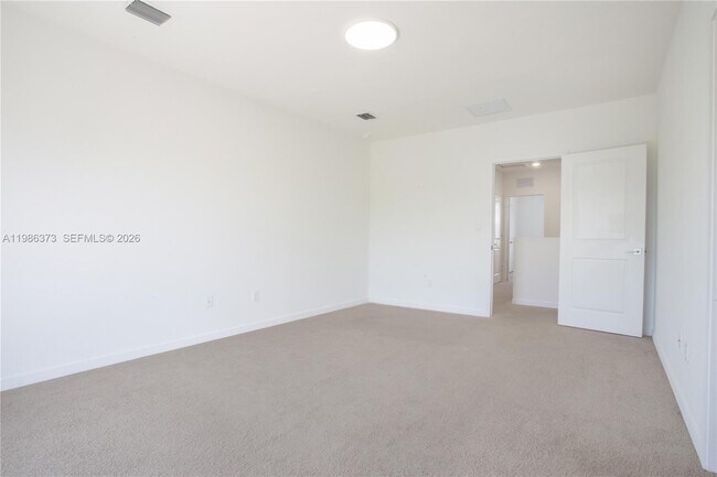 Building Photo - 846 SE 19th St