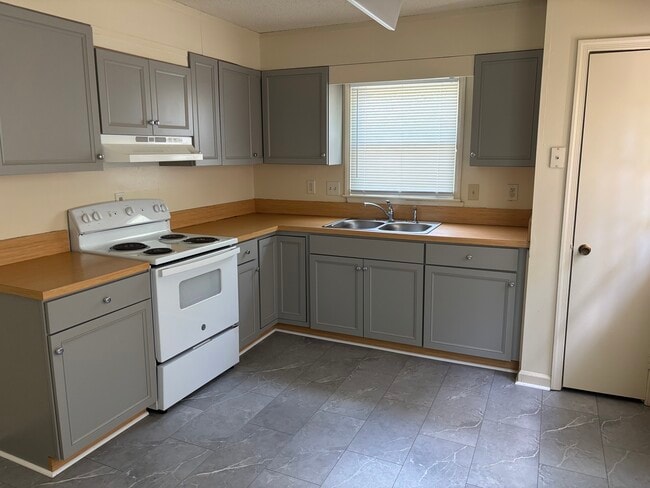 Building Photo - 1906 Wickham Ave