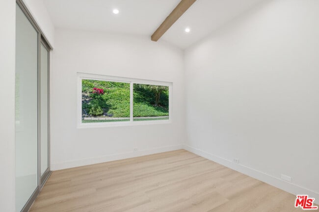 Building Photo - 1190 Bienveneda Ave