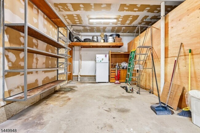 Building Photo - 488 Cedar Ln