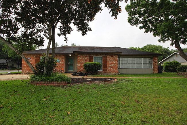 Building Photo - 3 BD 2 BA AVAILABLE JUNE!! NEAR LOOKOUT RD
