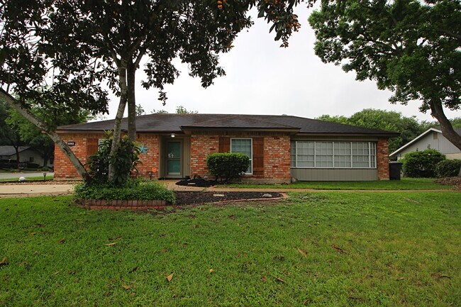 Building Photo - 3 BD 2 BA AVAILABLE NOW!! NEAR LOOKOUT RD