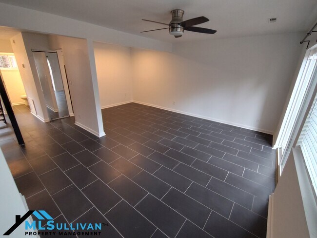 Building Photo - 220 Elizabeth St