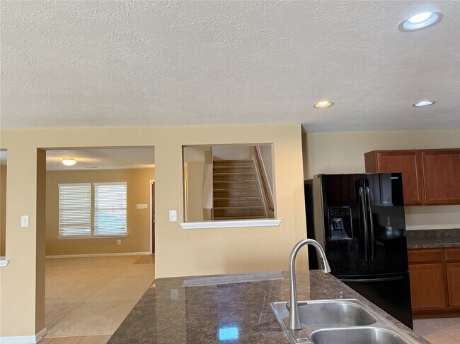 Building Photo - 2914 Acorn Oaks Dr